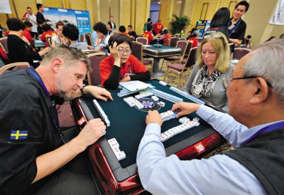 2012年10月28日，重慶，“第三屆世界麻將錦標賽”拉開戰(zhàn)幕，不少國外選手前來參賽。