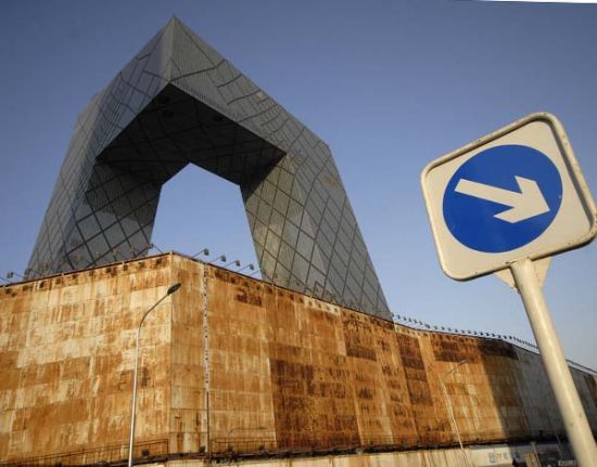 中央電視臺進(jìn)入多事之秋，多名工作人員相繼被調(diào)查，公眾聲望一度下滑。