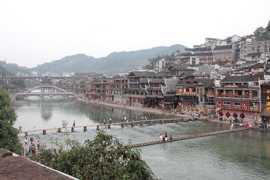 鳳凰古城以被吐槽七次高居最想吐槽榜榜首，而這七次吐槽全部來自在鳳凰古城隨機(jī)采訪的10名游客中。