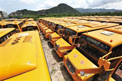 8月28日，浙江溫嶺，擱置農(nóng)村近1年的校車。