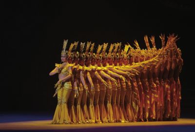 在歡迎晚宴上，上演經(jīng)典節(jié)目千手觀音。新華社發(fā)