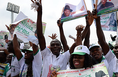 11日，喬納森總統(tǒng)的支持者在集會現(xiàn)場。