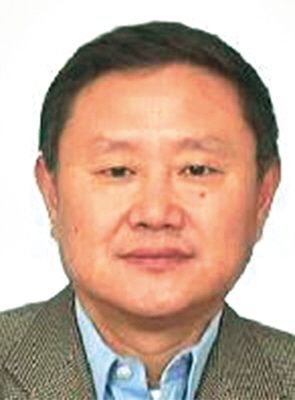 胡奉憲 現(xiàn)年60歲，外逃前任四川韻律實業(yè)發(fā)展公司總經(jīng)理、董事長，2009年11月逃往美國或澳大利亞。