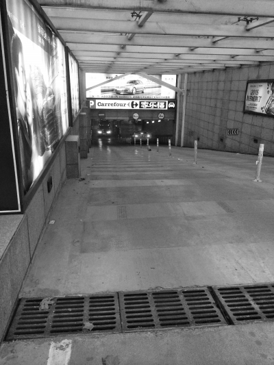 　　國(guó)貿(mào)360的地下車(chē)庫(kù)，坡陡讓人膽寒。