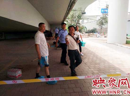 事發(fā)后，警方封鎖現(xiàn)場進(jìn)行調(diào)查取證。