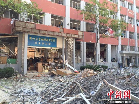 7月20日上午7點(diǎn)32分，蘭州大學(xué)醫(yī)學(xué)南校區(qū)學(xué)生公寓外一施工現(xiàn)場(chǎng)發(fā)生閃爆