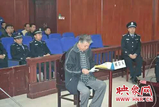 朱家臣在庭審現(xiàn)場(chǎng) 朱家臣在庭審現(xiàn)場(chǎng)