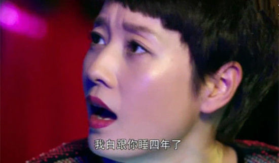 你看，無論是同事或者夫妻的關(guān)系，你看不到什么愛情，只有赤裸裸的相互利用，一如赤裸裸的肉欲需求。而當(dāng)兩個(gè)人解決問題的方式，就是無視商業(yè)規(guī)則甚至法律，用無下限的叢林攻擊去掃平障礙。