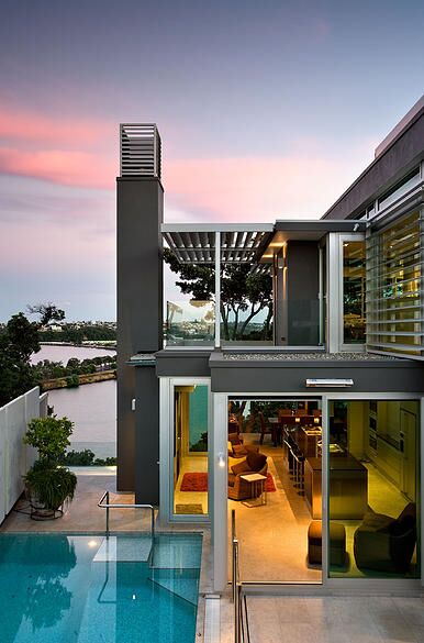 近日，新西蘭華人土豪再次出手，以1010萬(wàn)的價(jià)格購(gòu)買了位于Parnell的一座無(wú)敵海景豪宅。