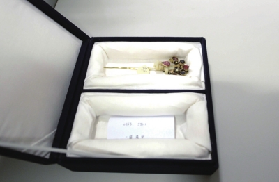 存放于匣內的金簪華美依舊。