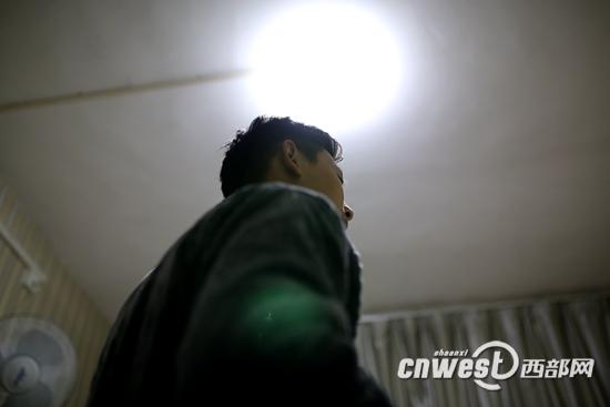 2013年2月份，17歲的林波在陜西省疾控中心拿到HIV確診報(bào)告。