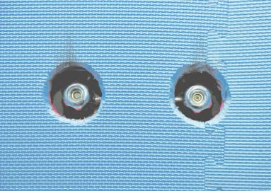 廁所內(nèi)所有的水龍頭開關(guān)都進(jìn)行了軟包。