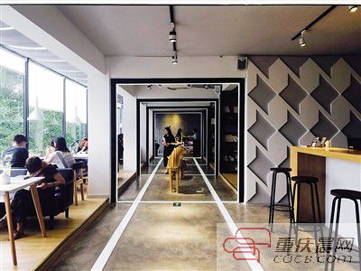 200平方米的閱讀區(qū)域開(kāi)始限制人流。