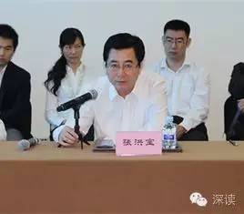 在天津紀(jì)委對(duì)王富強(qiáng)的通報(bào)中指出，王富強(qiáng)從“聽黨的話，永遠(yuǎn)跟黨走，做讓黨放心的人”這一初心出發(fā)，吃過苦、流過汗，曾為天津港保稅區(qū)的建設(shè)和發(fā)展、為天津市招商引資工作作出過貢獻(xiàn)。貢獻(xiàn)被認(rèn)可、贊譽(yù)，其驕傲自滿情緒漸生，覺得