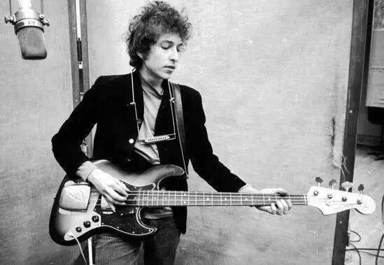 此處外事兒(微信ID：xjb-waishier)要替一個人心疼10秒鐘——自2009年以來連續(xù)八年被視為諾貝爾文學(xué)獎熱門人選的日本作家村上春樹。