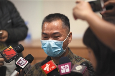 昨日，深圳，羅一笑的父親羅爾接受媒體采訪。圖/視覺中國(guó)