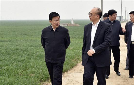 4月3日至4日，河北省委書記、省人大常委會主任趙克志，省委副書記、省政府黨組書記許勤在雄安新區(qū)調(diào)研。這是趙克志、許勤4日實地察看雄安新區(qū)核心區(qū)概貌。 圖片來源：河北新聞網(wǎng)