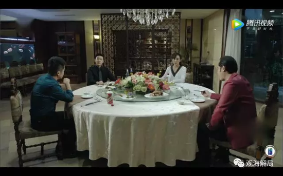 在祁同偉擺的鴻門(mén)宴上，茅臺(tái)酒上了餐桌