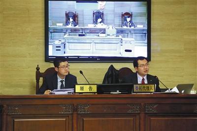 “小黃車”的商標(biāo)所有人“數(shù)人公司”代理律師稱，“ofo小黃車”侵犯了“小黃車”的注冊商標(biāo)。