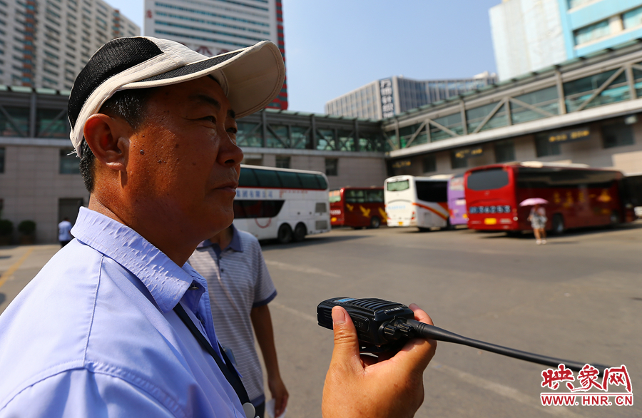 黑紅色的皮膚，是高溫戶外工作者最顯著的“標(biāo)識(shí)”