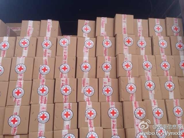 “切糕王子”阿迪力帶著他1萬(wàn)斤的切糕自長(zhǎng)沙抵達(dá)了龍頭山鎮(zhèn)。