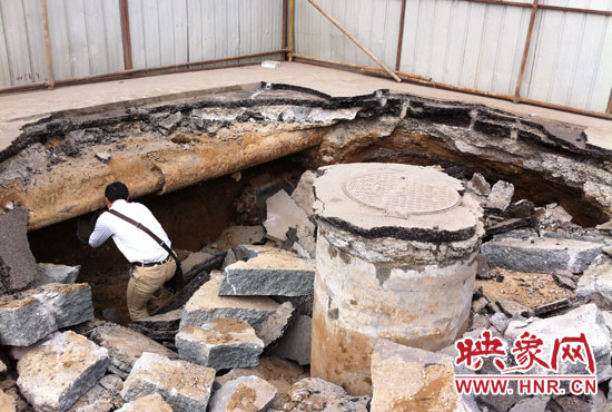 有工作人員下到坑內(nèi)進(jìn)行檢查，但拒絕透露具體工作單位。