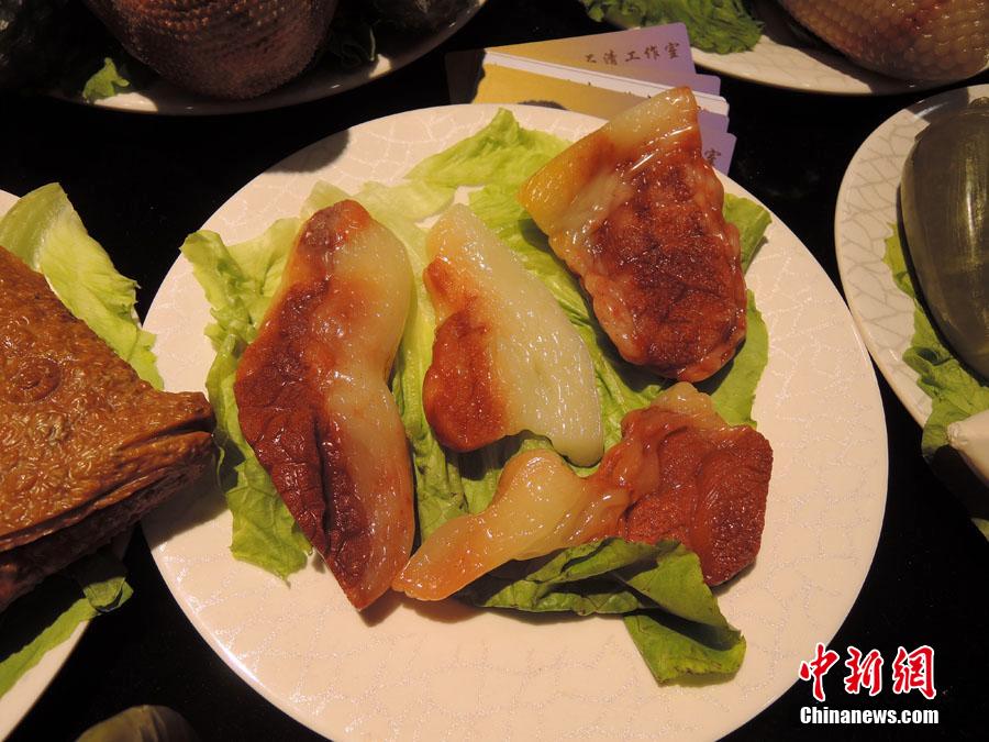 "滿(mǎn)漢全席"石頭宴現(xiàn)身鄭州 造型逼真惹垂涎