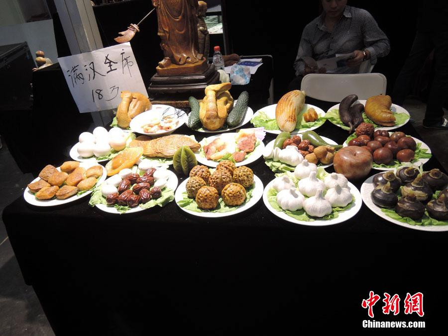 "滿(mǎn)漢全席"石頭宴現(xiàn)身鄭州 造型逼真惹垂涎