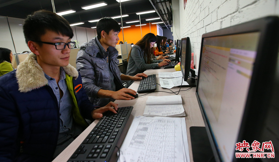 從凌點(diǎn)開(kāi)始，最忙碌的就要數(shù)這些客服人員