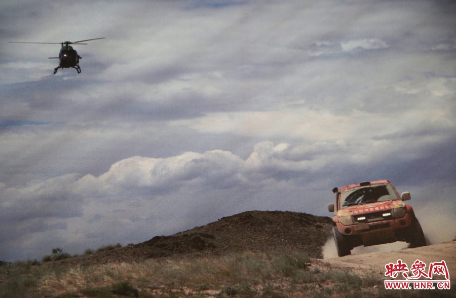 賽車(chē)的世界、更是男人的世界。圖為部分參展攝影作品。