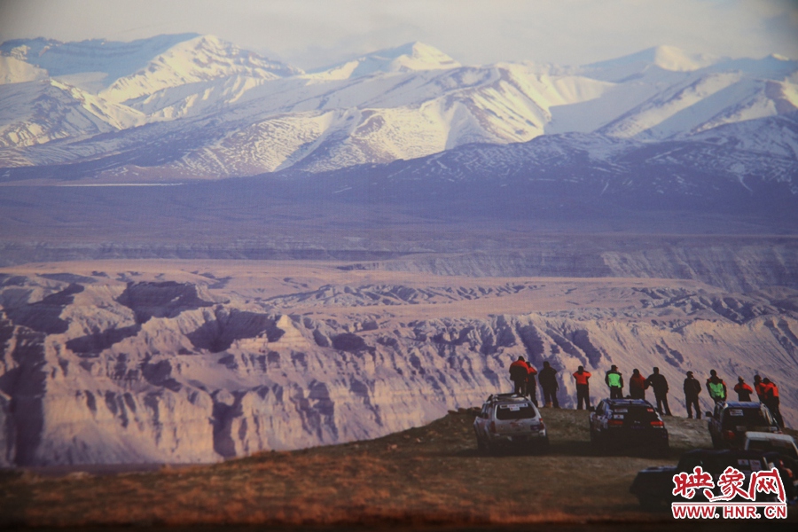 賽車(chē)的世界、更是男人的世界。圖為部分參展攝影作品。