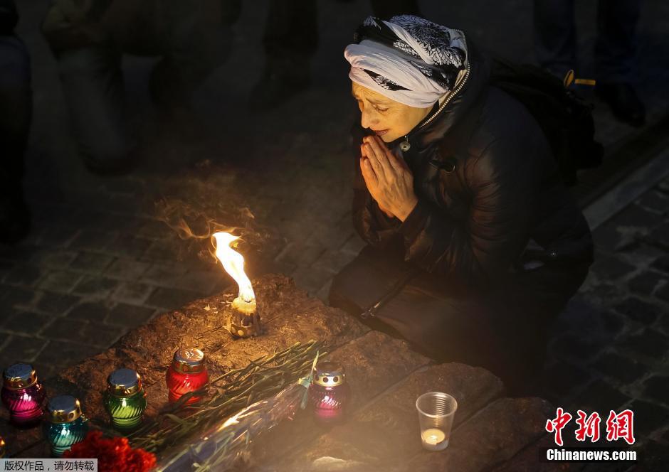 當?shù)貢r間2014年11月22日，烏克蘭基輔，民眾舉行儀式紀念1932-1933烏克蘭大饑荒81周年