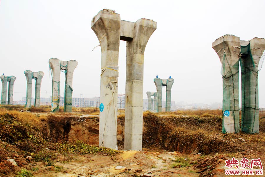 相關(guān)負(fù)責(zé)人也對(duì)外表示，投資15個(gè)億的項(xiàng)目，實(shí)際到賬的只有6000多萬(wàn)元，所以工程被迫停下。