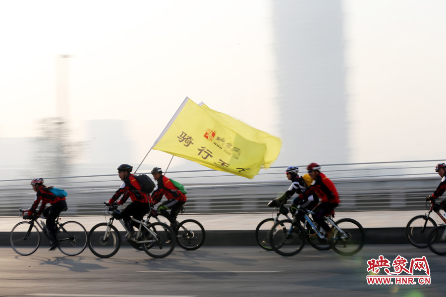 獻(xiàn)愛(ài)心、騎行天下，映象網(wǎng)騎行車(chē)友樂(lè)翻天