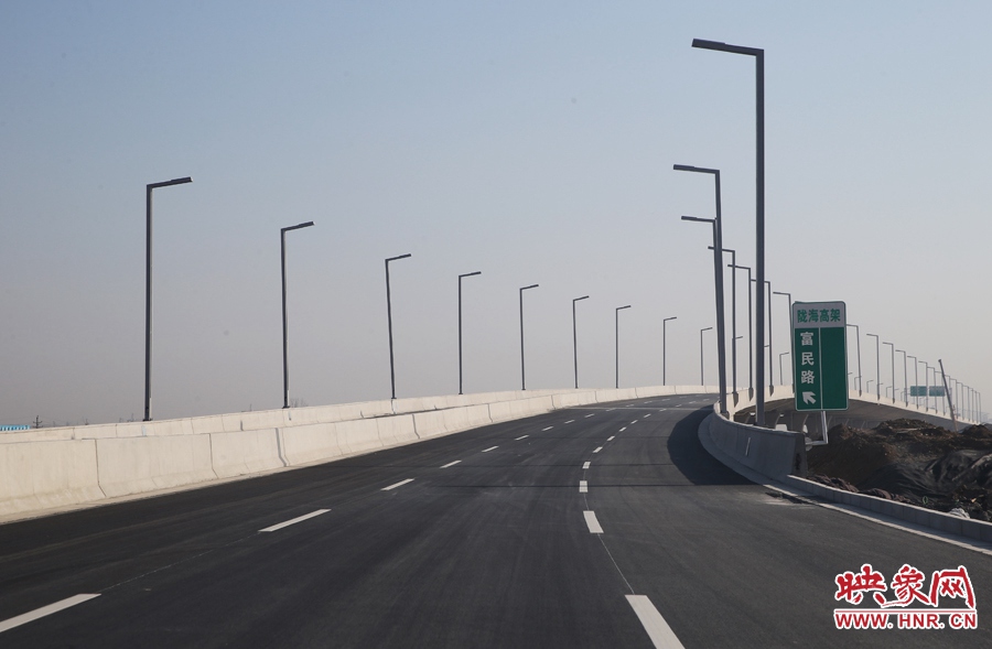 從新田路進(jìn)入隴海高架入口。