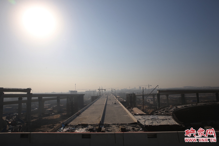 隴海高架從西四環(huán)上方通過。