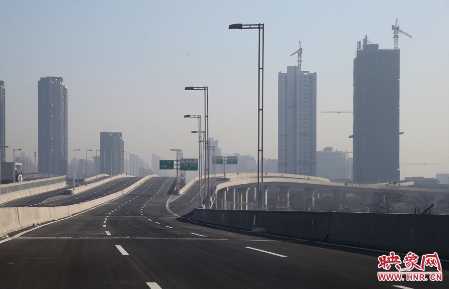 隴海高架與西三環(huán)立交。