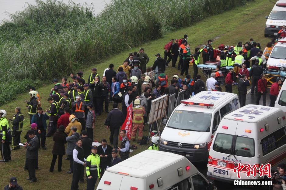 臺灣復(fù)興航空一架班機墜河 臺灣復(fù)興航空一架班機墜河