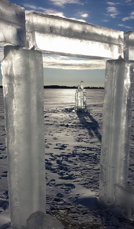 每根冰柱都重達(dá)300磅（約合136公斤）。（網(wǎng)頁截圖）