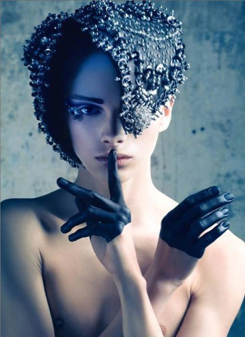 似男非女 “妖孽”般國際男模 似男非女 “妖孽”般國際男模