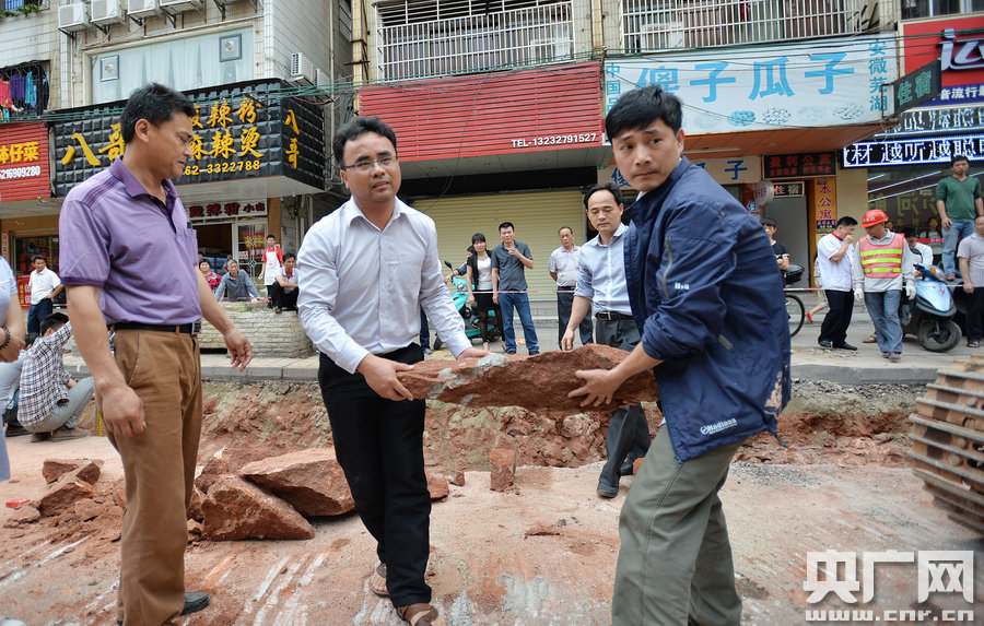一旦發(fā)現(xiàn)恐龍蛋化石，及時上報，通知公安和文物部門進行保護。