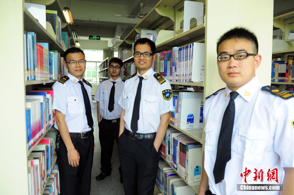 武漢高?！皠钪颈０矆F” 集體考上研究生