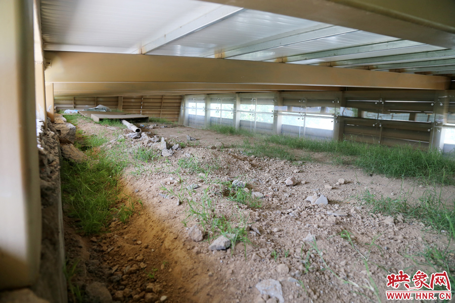 東側(cè)保護(hù)殼內(nèi)景。