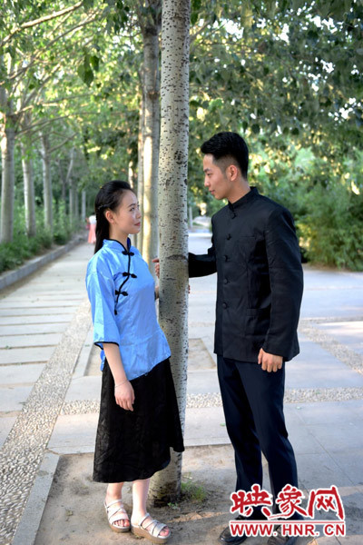 輕輕的凝視，勝卻了千言萬(wàn)語(yǔ)。