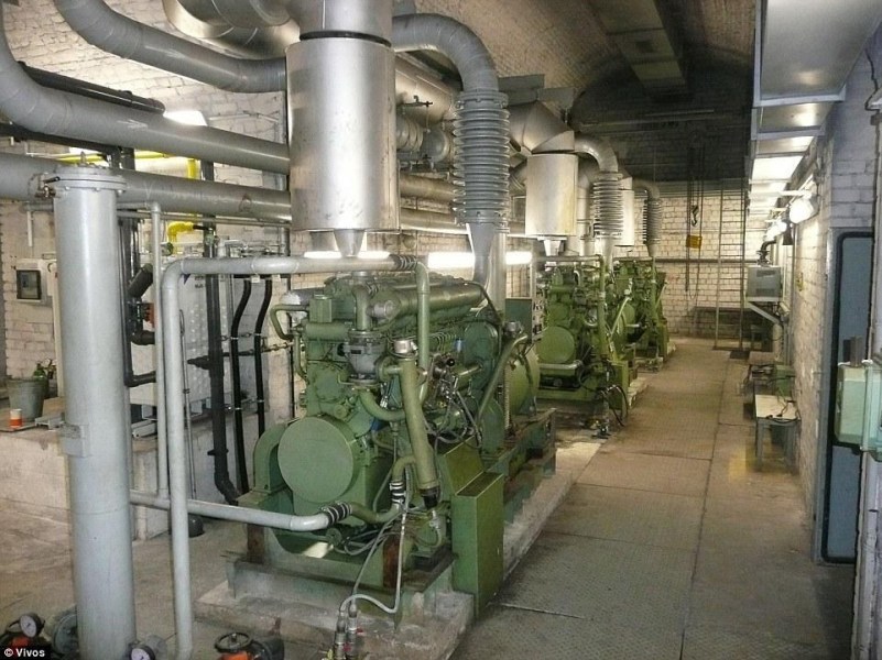 地堡中有無(wú)數(shù)個(gè)洞室，每個(gè)都會(huì)有自己的安全系統(tǒng)，還有無(wú)數(shù)可密封的防爆門。