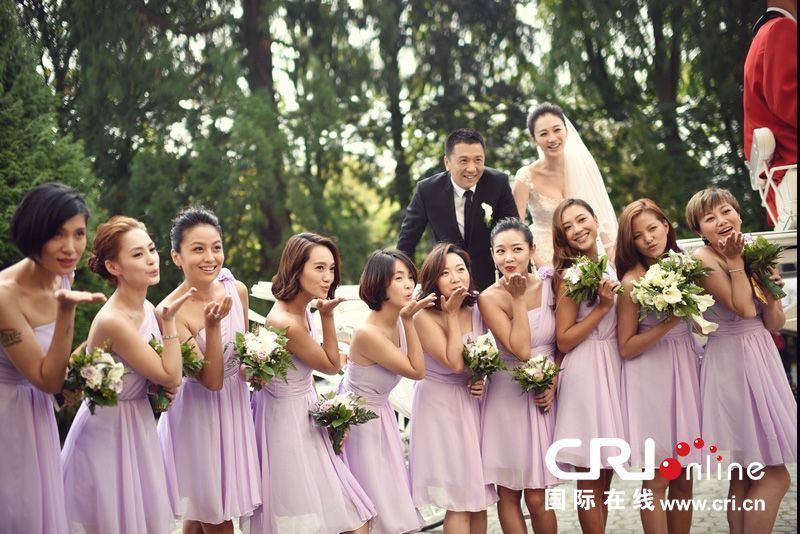 李小冉比利時(shí)辦婚禮 朱丹、鐘欣潼、應(yīng)采兒做伴娘