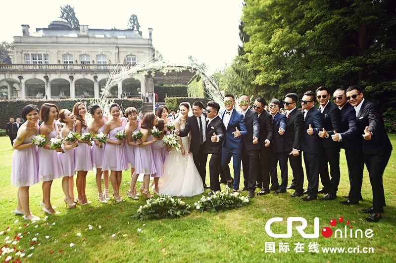 李小冉比利時(shí)辦婚禮 朱丹、鐘欣潼、應(yīng)采兒做伴娘