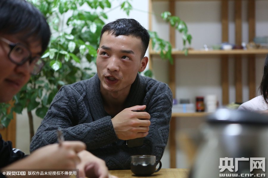 網(wǎng)絡(luò)紅人葉良辰現(xiàn)身浙江臺州，接受記者的專訪。