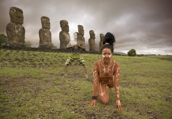 美藝術家彩繪模特“隱身”世界七大奇跡 美藝術家彩繪模特“隱身”世界七大奇跡