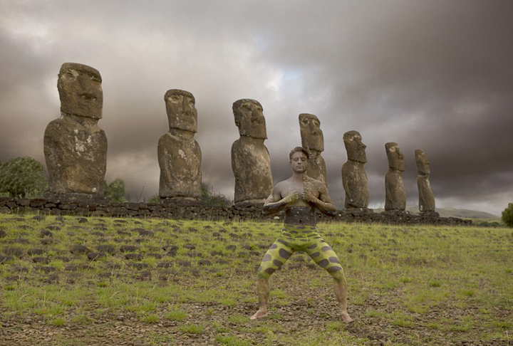 美藝術家彩繪模特“隱身”世界七大奇跡 美藝術家彩繪模特“隱身”世界七大奇跡